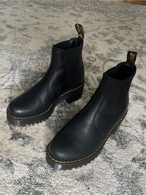 NWOT DR. MARTENS BLACK ROMETTY WOMEN'S LEATHER PLATFORM CHELSEA BOOTS